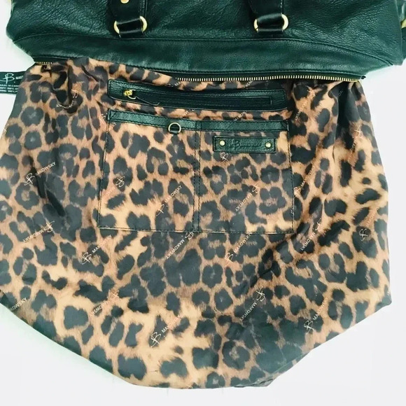 B. Makowsky leather purse - Picture 8 of 8